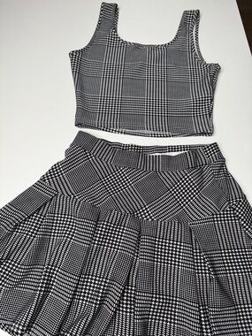 White and Black Houndstooth Trim Skirt with Built-In Liner